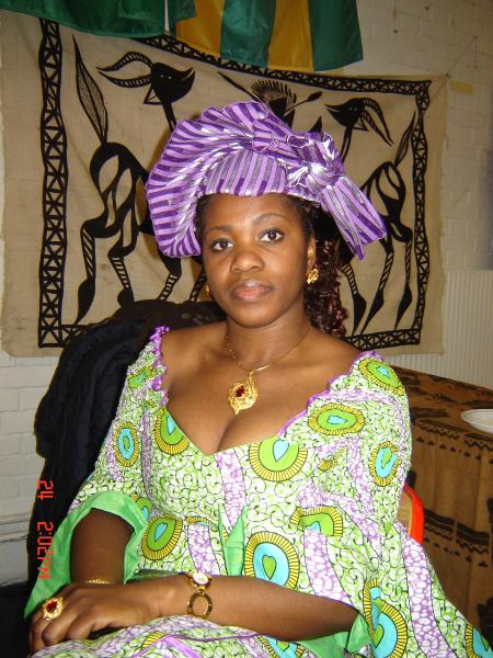 princese nikou en mode abidjan ça te va si bien nel'enleve plus meme quand tu dors ,a l'ecole , a liddle carrefour ,au night club.....n'enleve pas mets ça piennnnnnnn!!!
